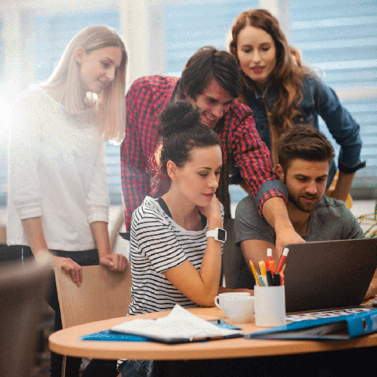 Crea Web Marketing, agencia de marketing digital en Cali especializada en publicidad para pequeños negocios.